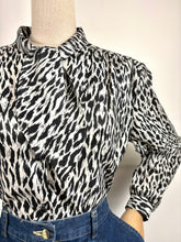 Load image into Gallery viewer, Wilma {18}