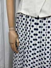 Load image into Gallery viewer, Zeller {18}