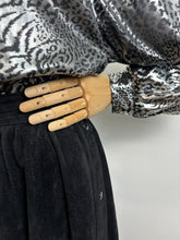 Load image into Gallery viewer, Jeri {16}