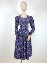 Load image into Gallery viewer, Viola {12}