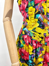 Load image into Gallery viewer, Daffy {8}