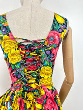 Load image into Gallery viewer, Daffy {8}