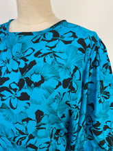 Load image into Gallery viewer, Cyan {14}