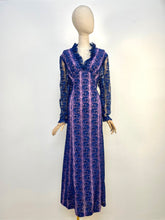 Load image into Gallery viewer, Anemone {16}