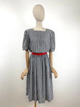 Load image into Gallery viewer, Bee {10}