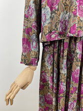 Load image into Gallery viewer, Paisley Rose {12}