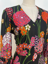 Load image into Gallery viewer, Chrysanthemum {12}