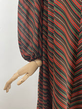 Load image into Gallery viewer, Chevron {8}