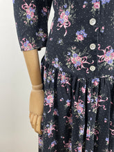 Load image into Gallery viewer, Posy {12}