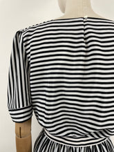 Load image into Gallery viewer, Bee {10}