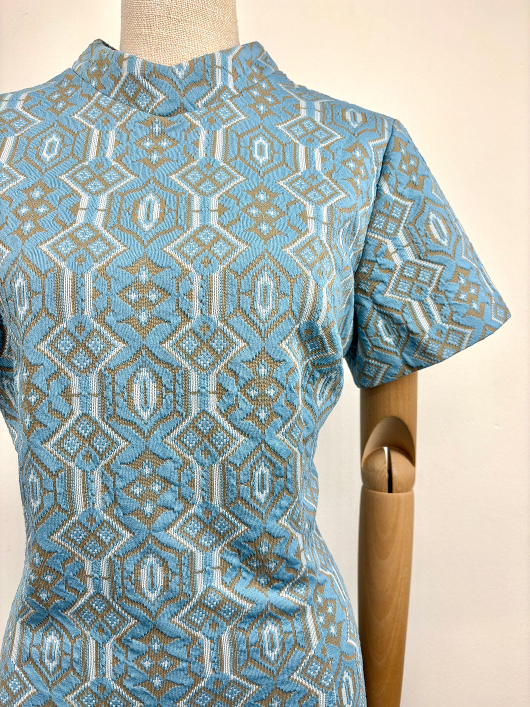 Hex {16}