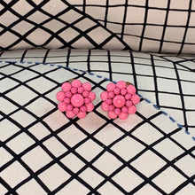Load image into Gallery viewer, Beaded Daisy Clip-Ons
